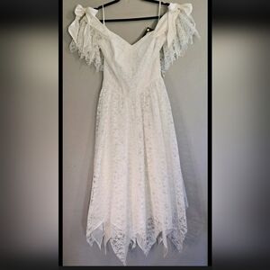 Elegant Off-Shoulder Lace Wedding Dress